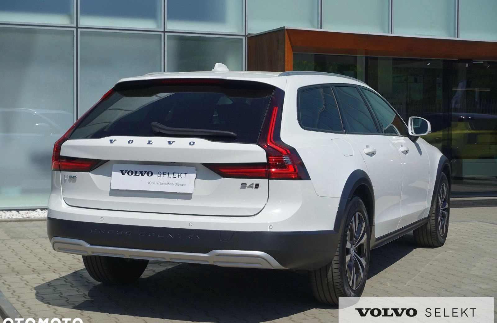 Volvo V90 Cross Country cena 168900 przebieg: 141575, rok produkcji 2021 z Radomsko małe 667